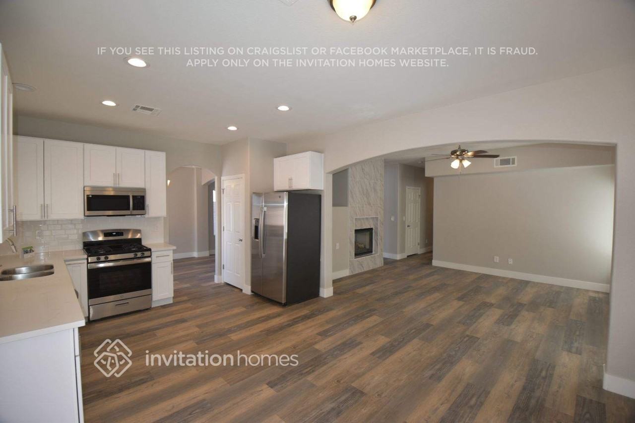 3933 Country Lights St - Photo 5 of 19