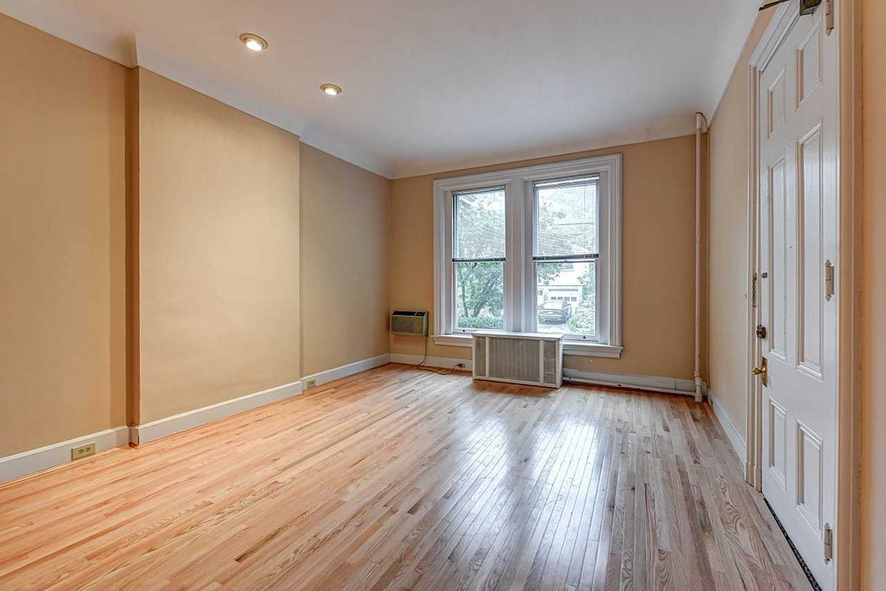 Salutaris House - Photo 4 of 9