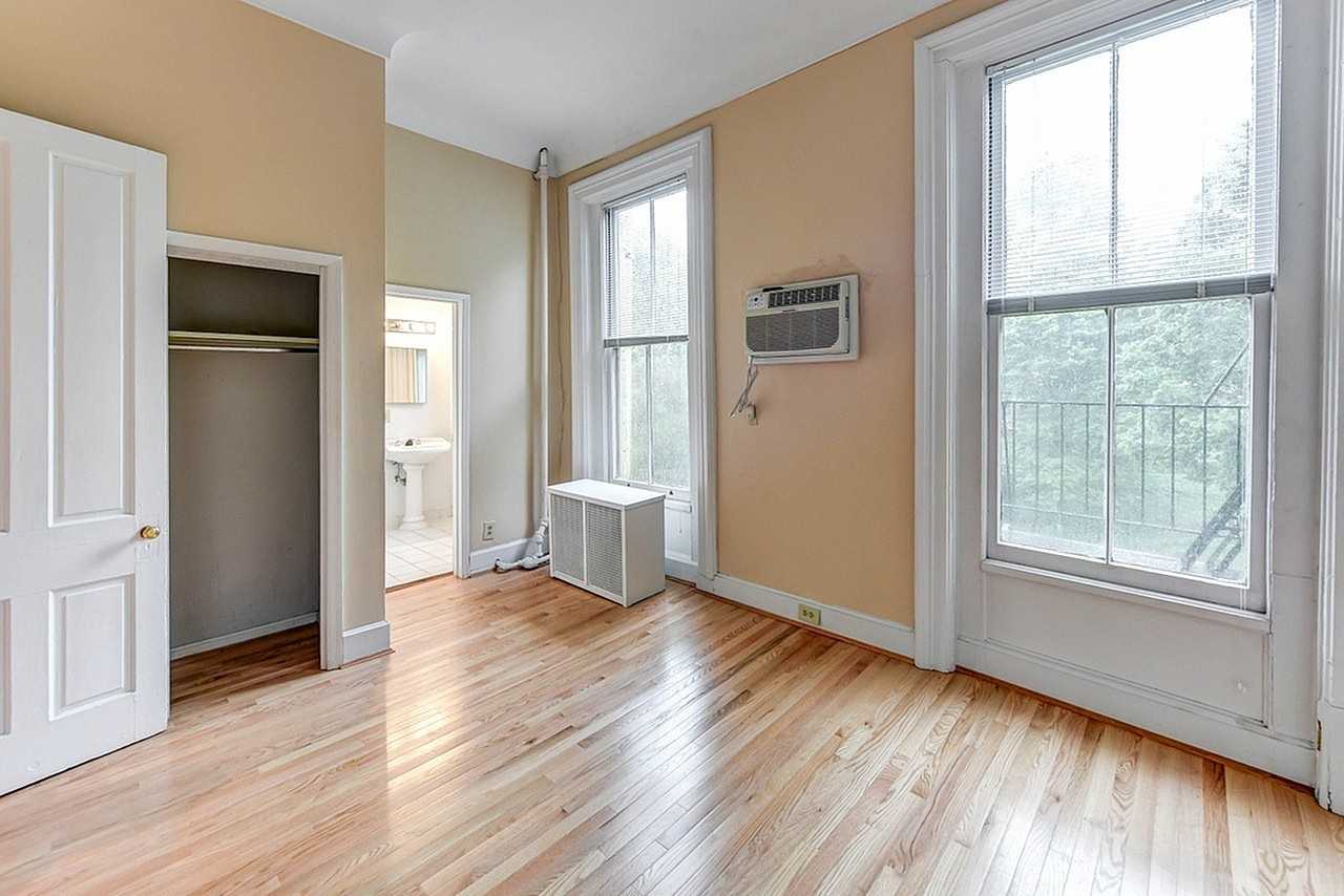 Salutaris House - Photo 5 of 9