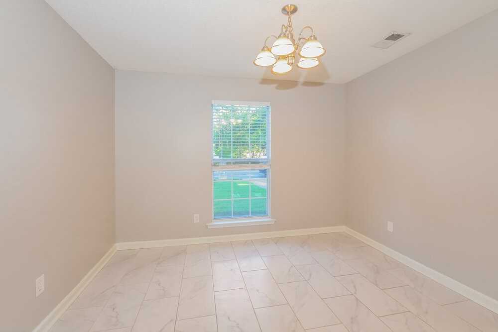 4953 Wemberley Dr - Photo 6 of 17