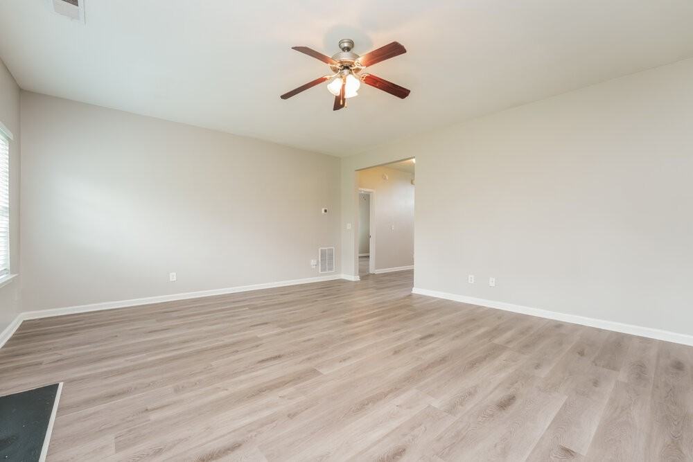 1471 Ewing Farm Dr - Photo 5 of 17