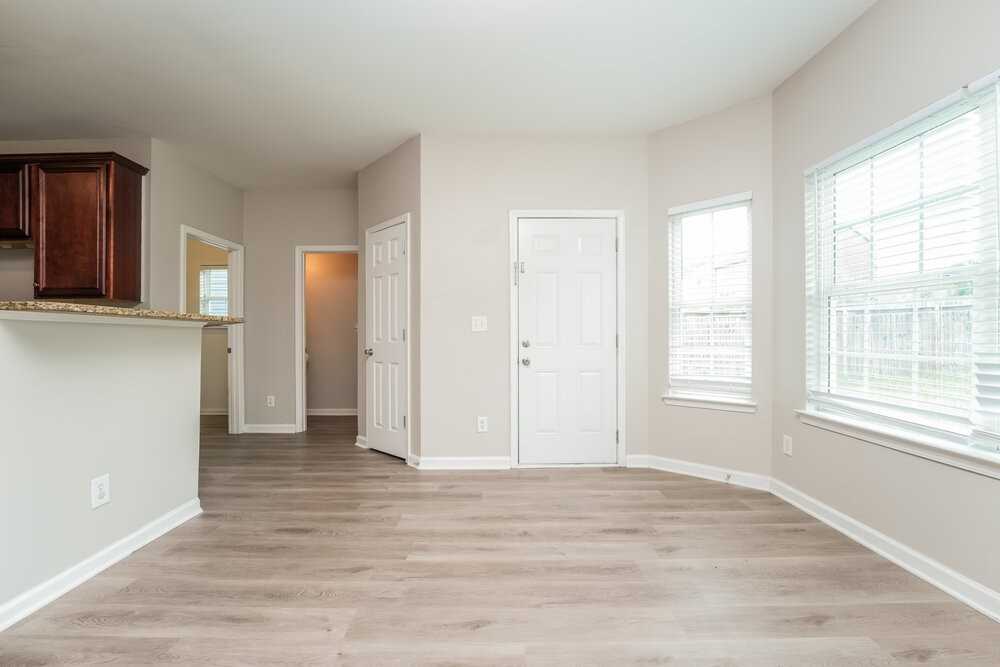 1471 Ewing Farm Dr - Photo 7 of 17