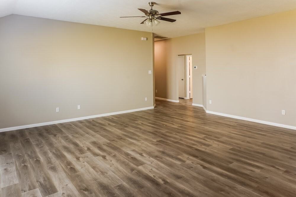 5207 Riverwood Dr - Photo 4 of 16