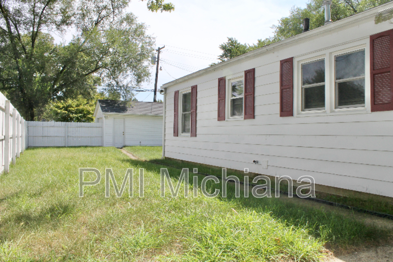 1622 Wilber Street - Photo 4 of 15