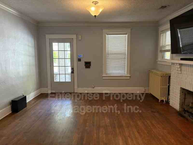 2371 Parkway Place - Photo 4 of 27