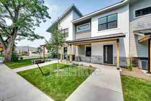 featured image of 2940 W Davis St #1