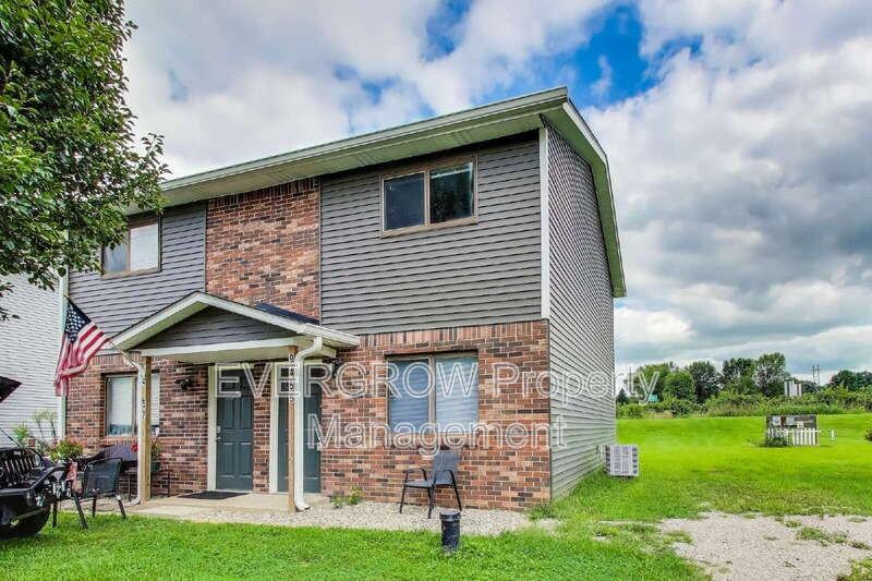 9455 Huggin Hollow Rd - Photo 2 of 24