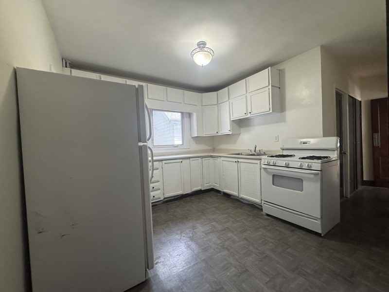 157 Benson St - Photo 2 of 10