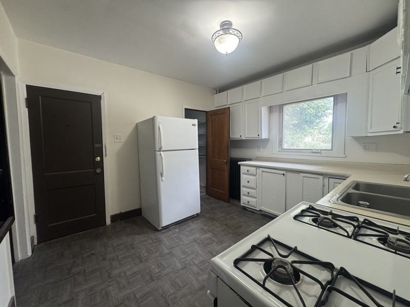 157 Benson St - Photo 3 of 10
