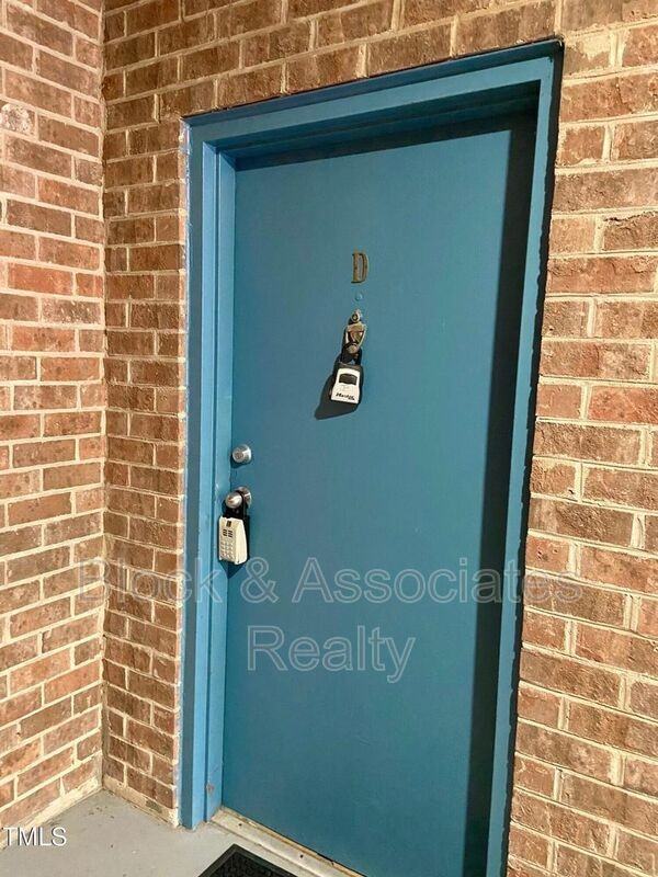 1212 - Photo 2 of 11