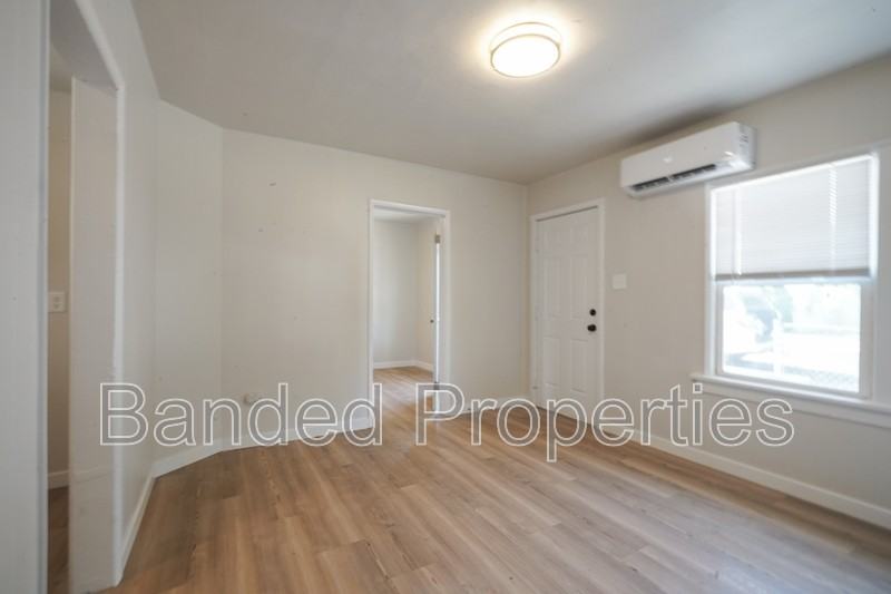 8919 South Wood Street - Photo 3 of 38