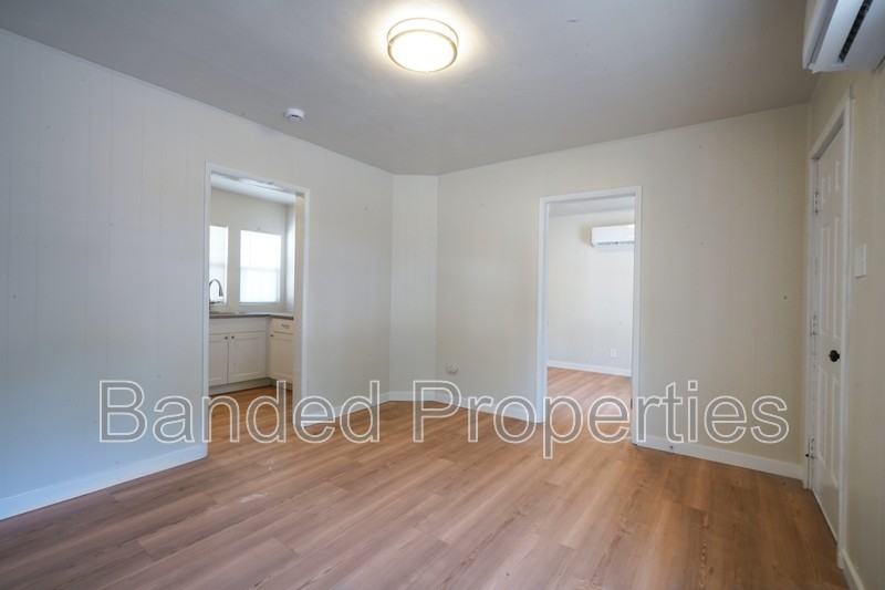 8919 South Wood Street - Photo 5 of 38