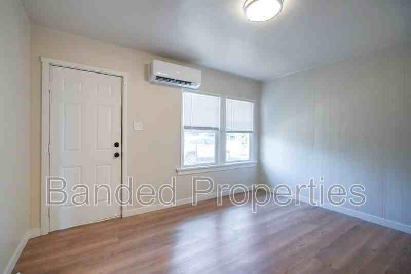 8919 South Wood Street - Photo 7 of 38
