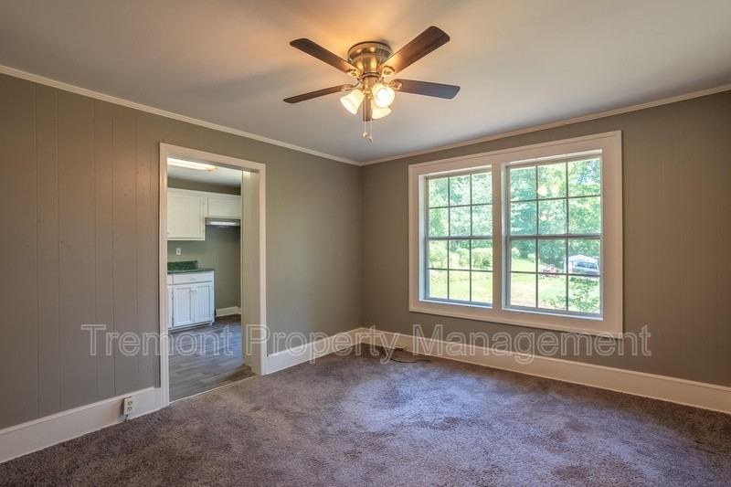 203 S High St - Photo 3 of 10