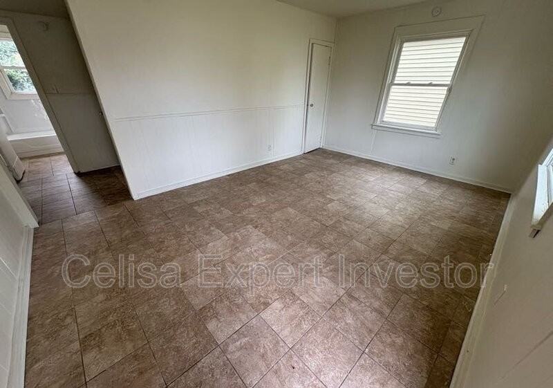 3128 Mcdonald St - Photo 2 of 6