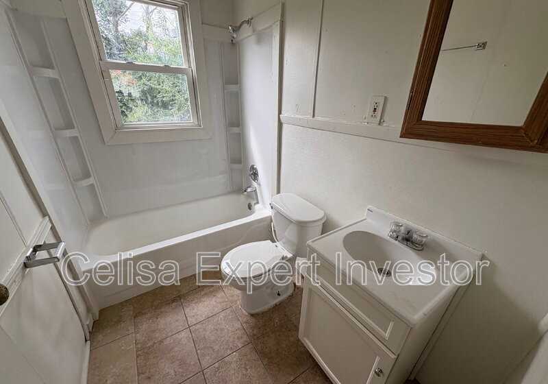 3128 Mcdonald St - Photo 4 of 6