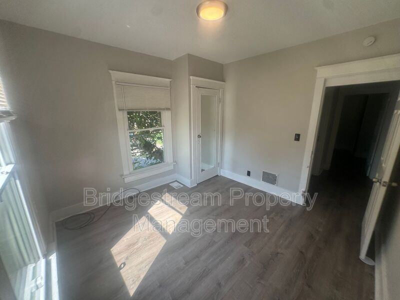 823 Princeton Drive - Photo 3 of 11