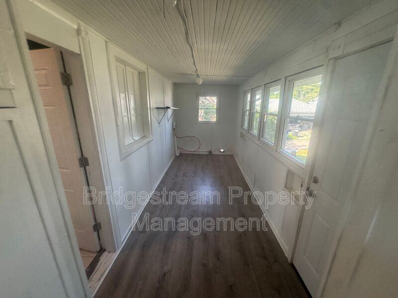 823 Princeton Drive - Photo 4 of 11