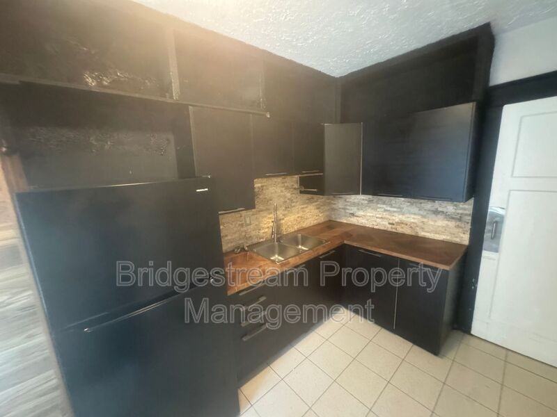 823 Princeton Drive - Photo 5 of 11