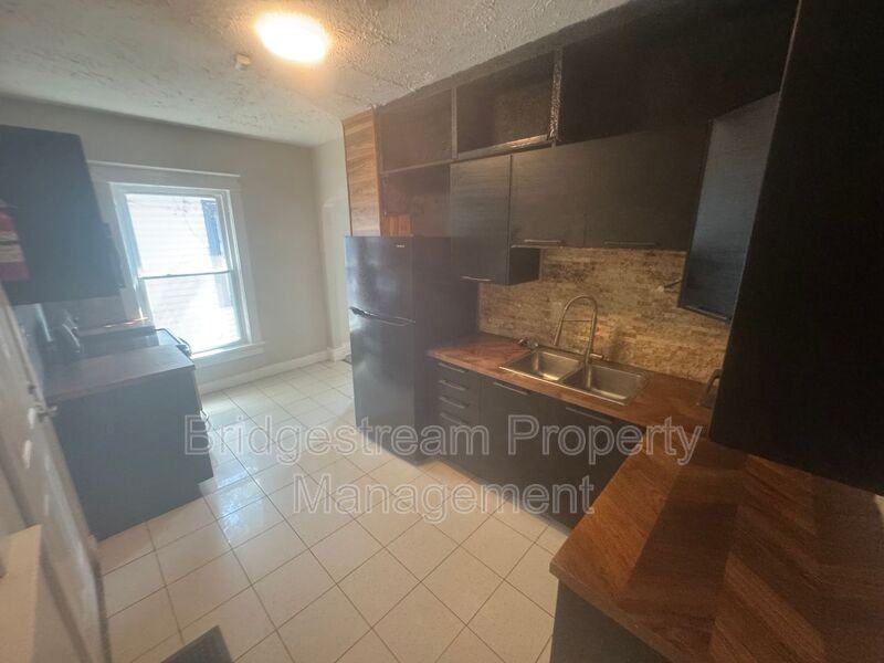 823 Princeton Drive - Photo 6 of 11