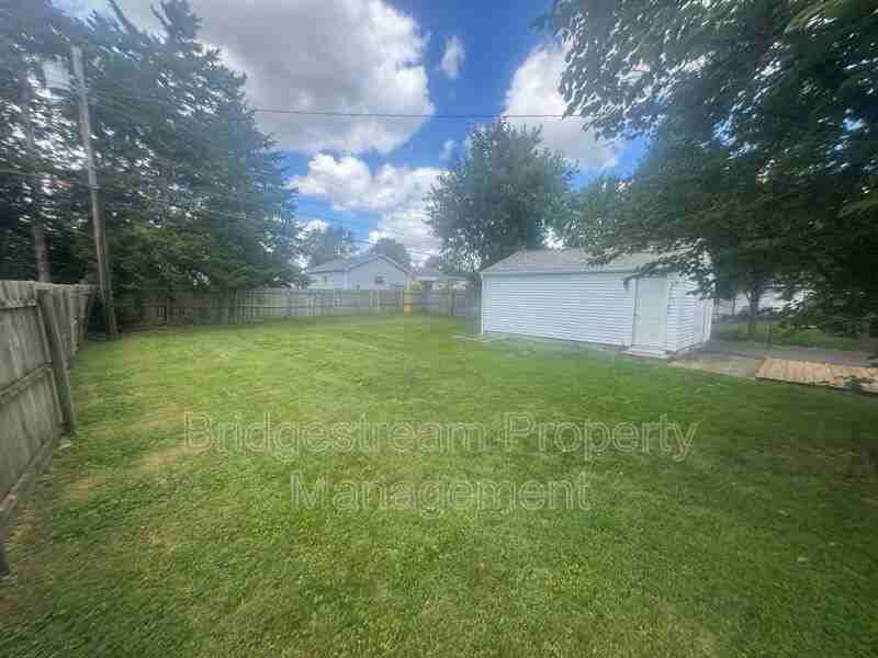 1587 Garwood Dr - Photo 3 of 10