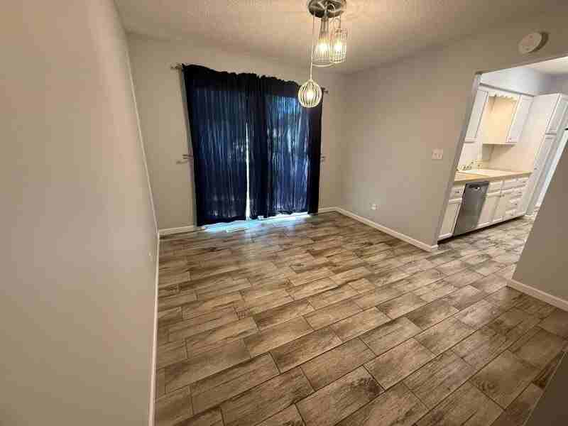 2843 Se 20th St - Photo 3 of 18