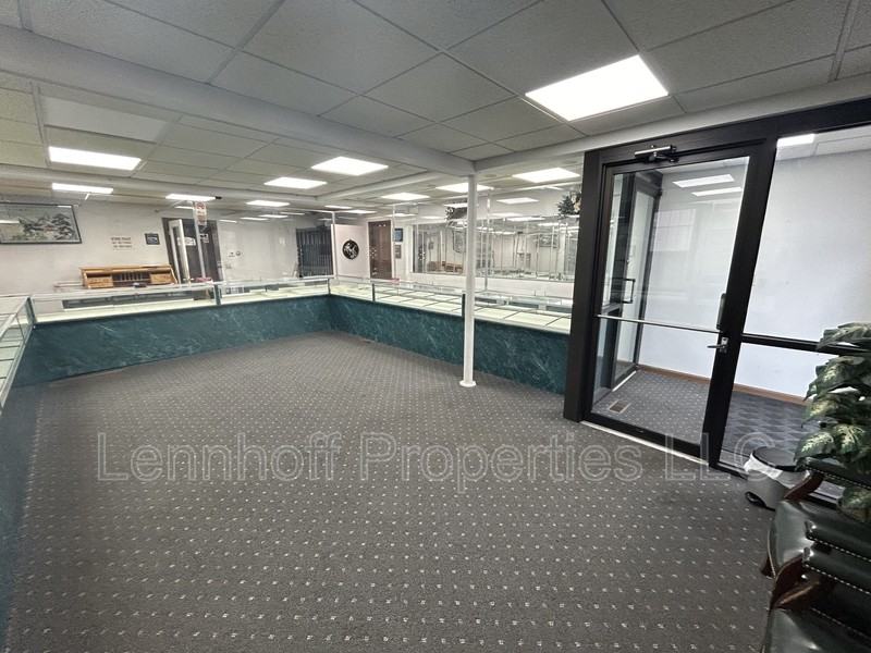 692 Middlesex St - Photo 3 of 9