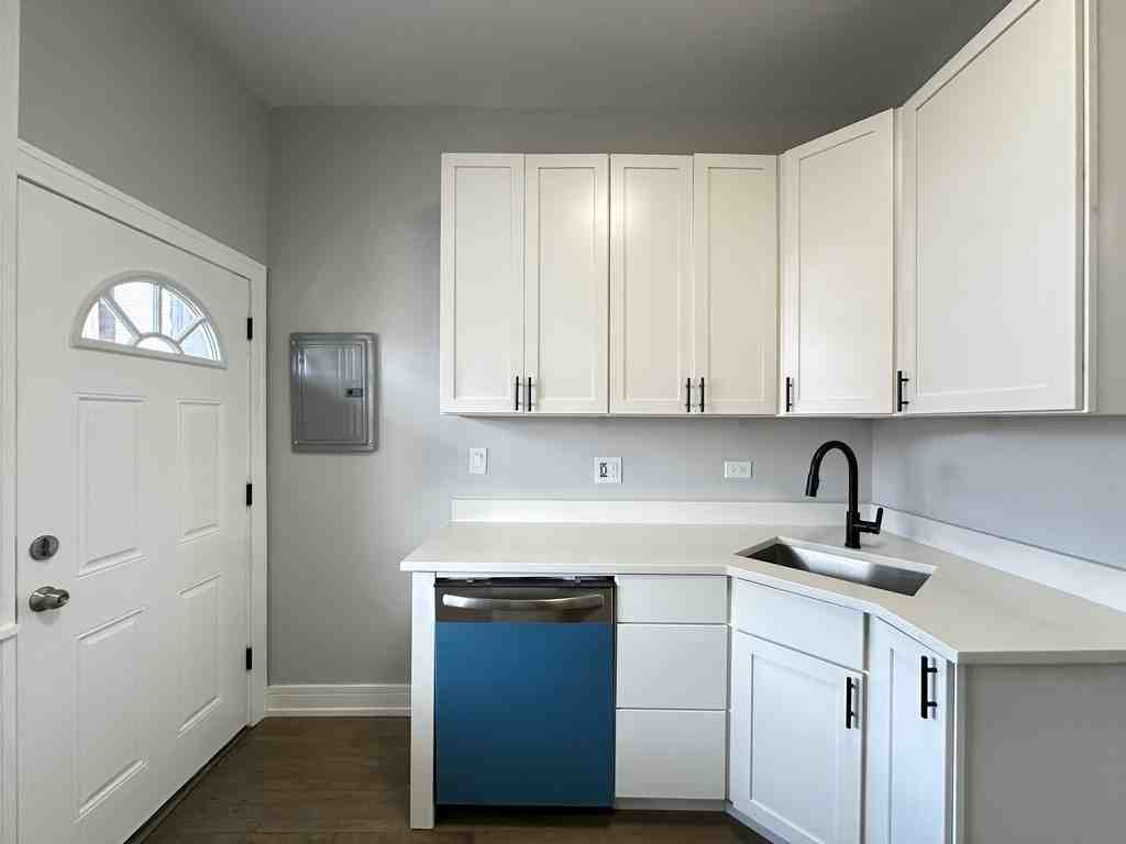 3834 N Wilton Ave #3 - Photo 6 of 21