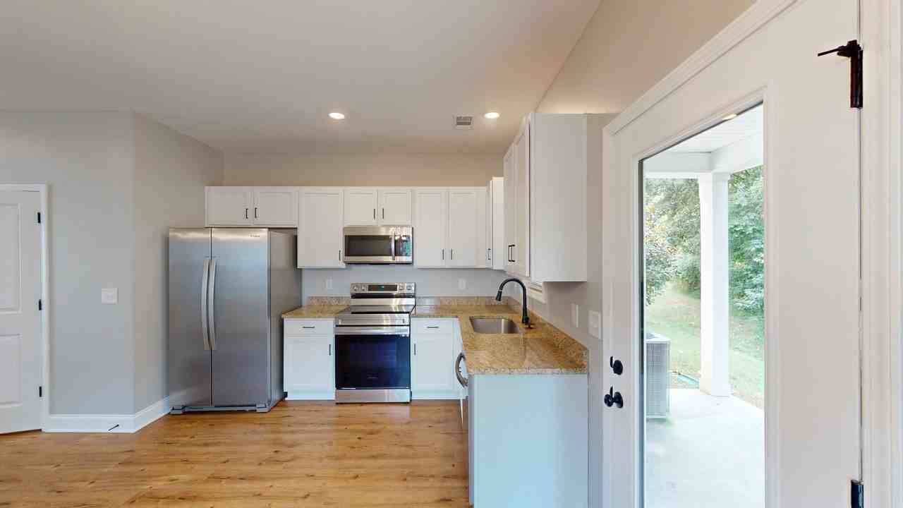812 Levitan Dr - Photo 6 of 28