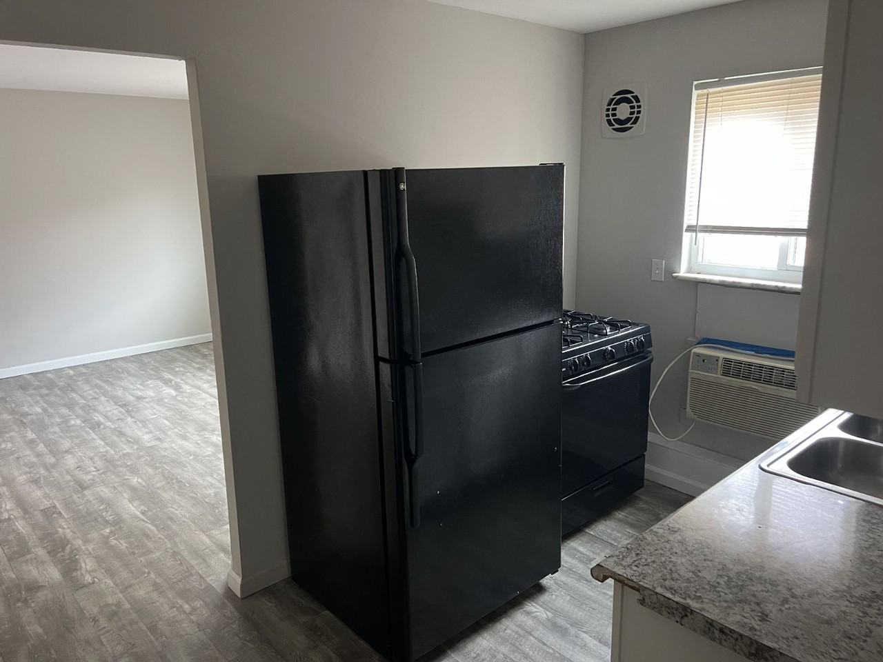 3316 West 8th Street - Photo 2 of 6