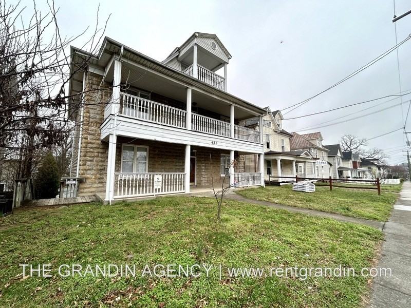 421 Elm Avenue - Photo 3 of 21