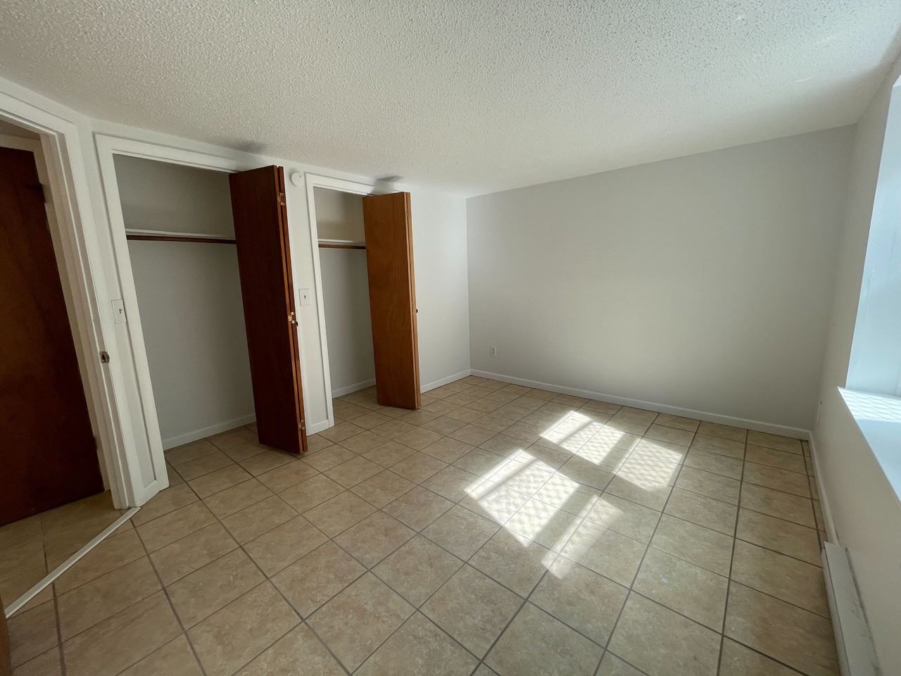 190 South Allen Street - Photo 4 of 8