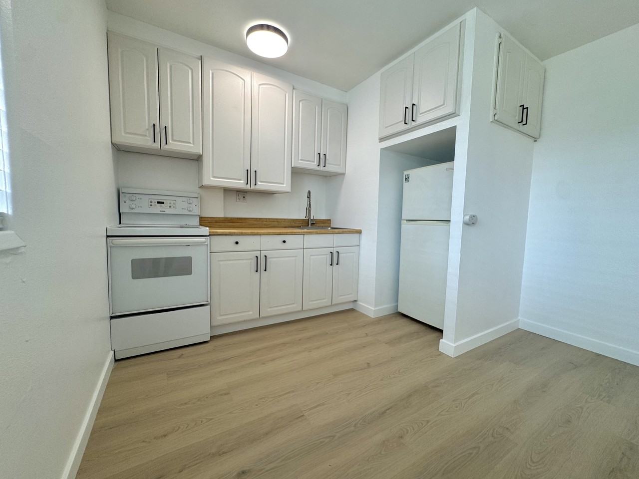 2242 Montgomery Avenue - Photo 2 of 5