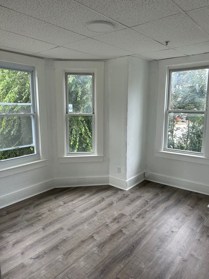 126-128 Lincoln Street - Photo 2 of 20