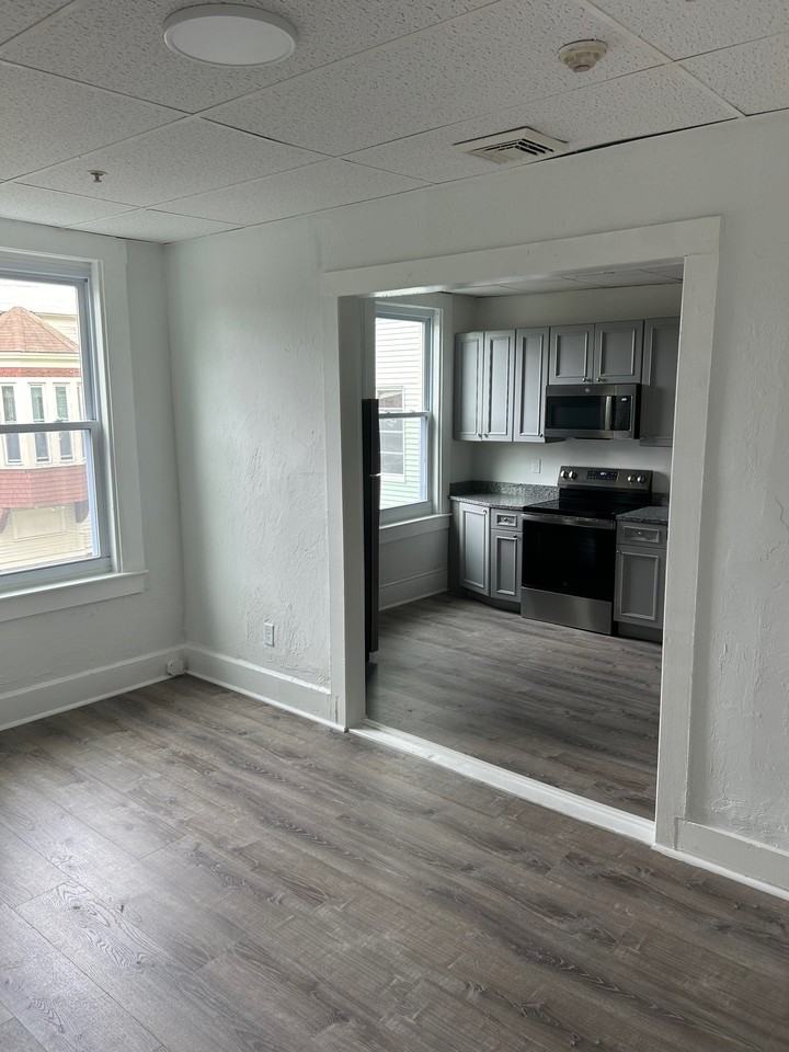 126-128 Lincoln Street - Photo 3 of 20