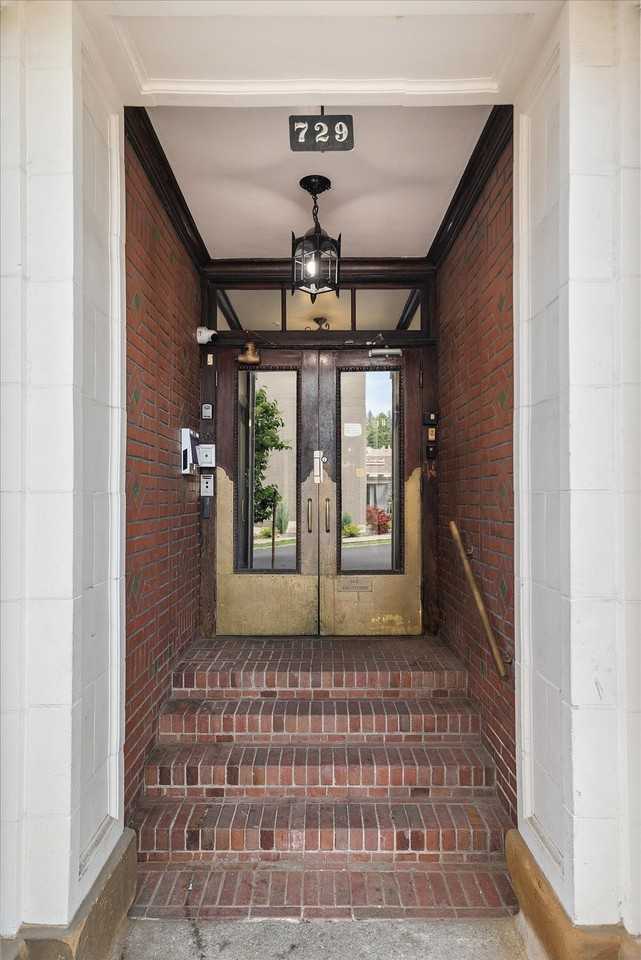 729 South Bernard Street - Photo 3 of 50