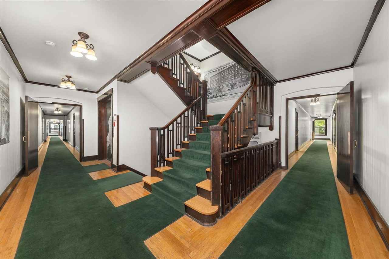 729 South Bernard Street - Photo 6 of 50