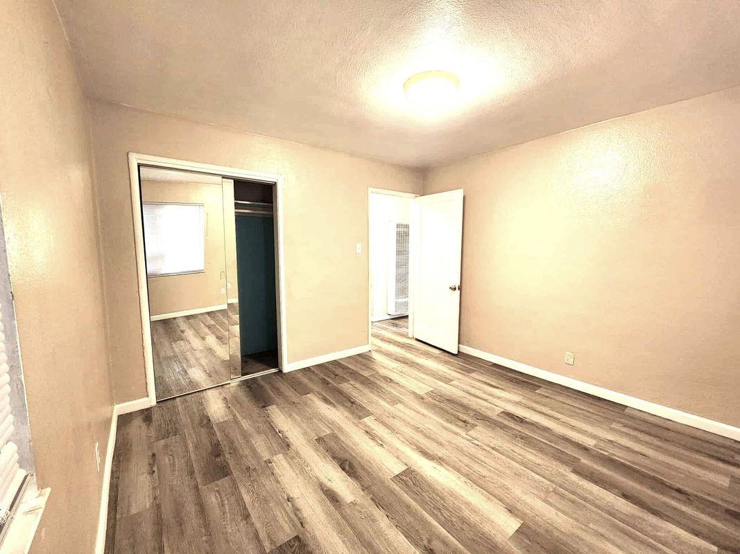 696 9th St - Photo 3 of 29