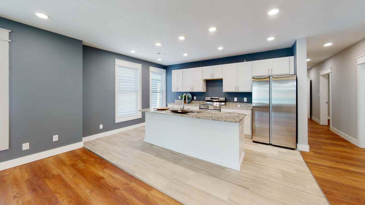 1533 Forest Ave - Photo 4 of 23