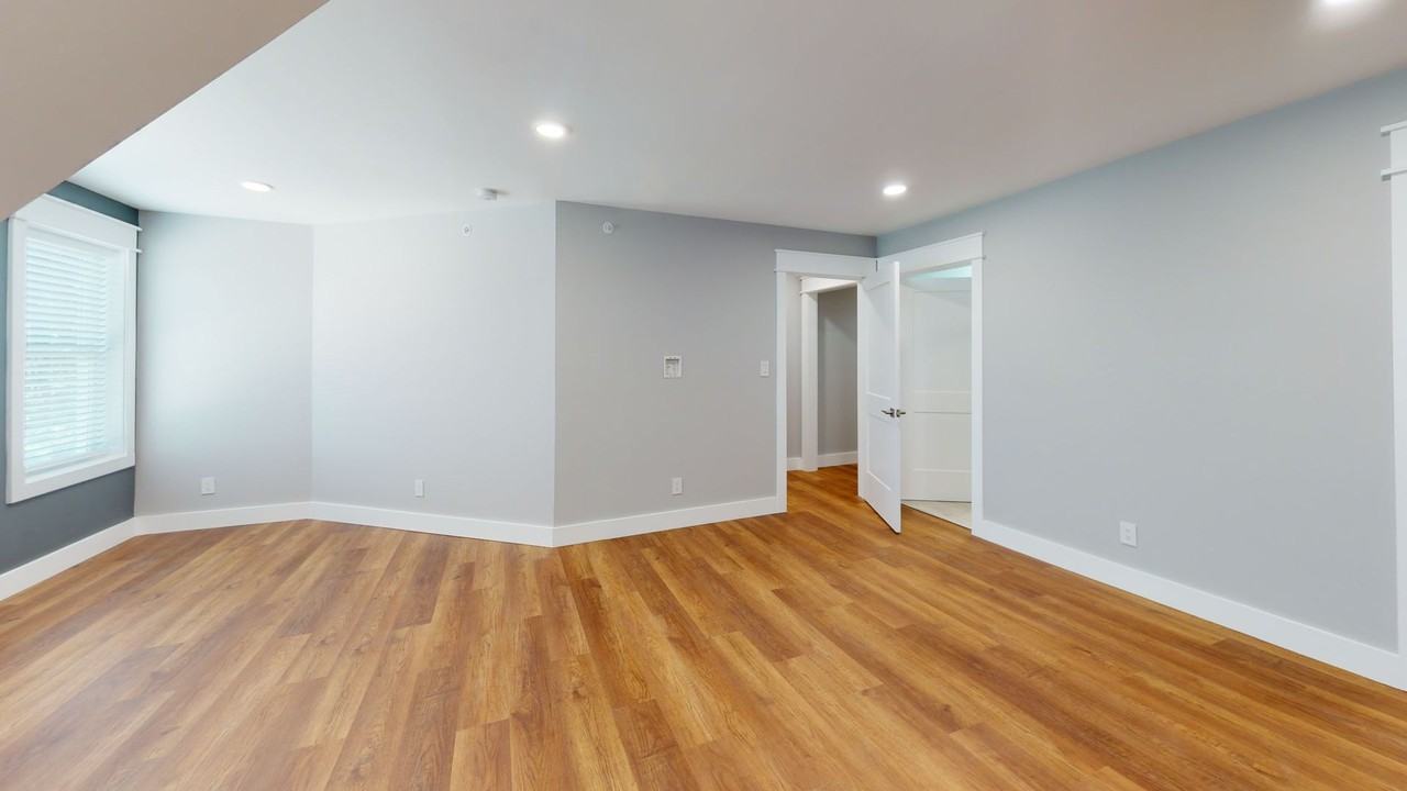 1533 Forest Ave - Photo 7 of 23