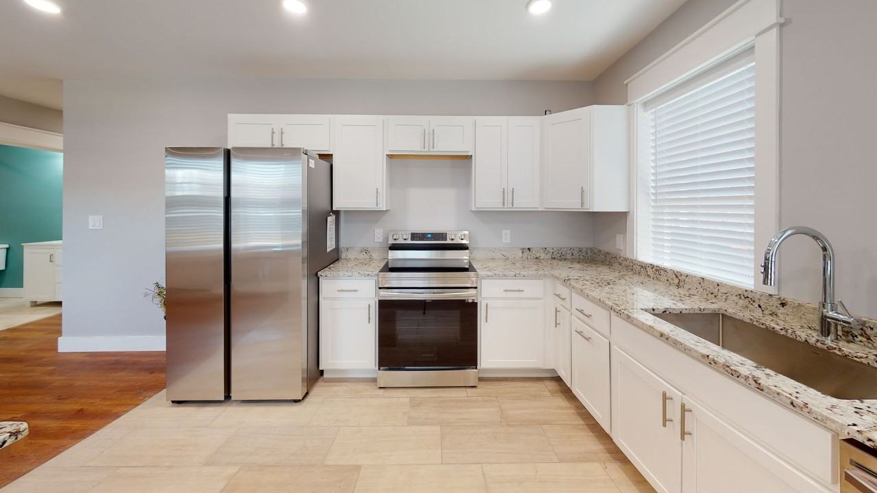 1533 Forest Ave - Photo 4 of 30