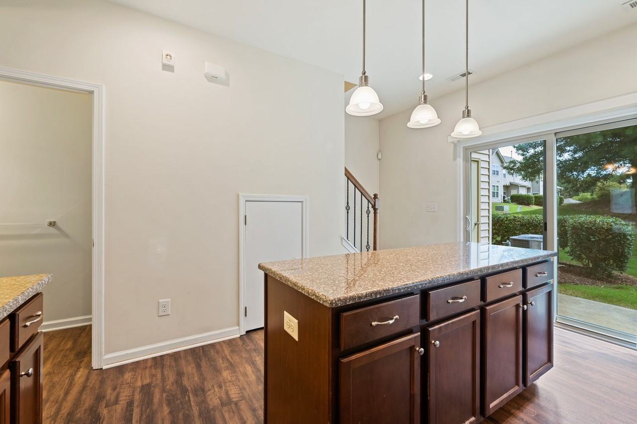 23 Pocono Dr - Photo 6 of 19
