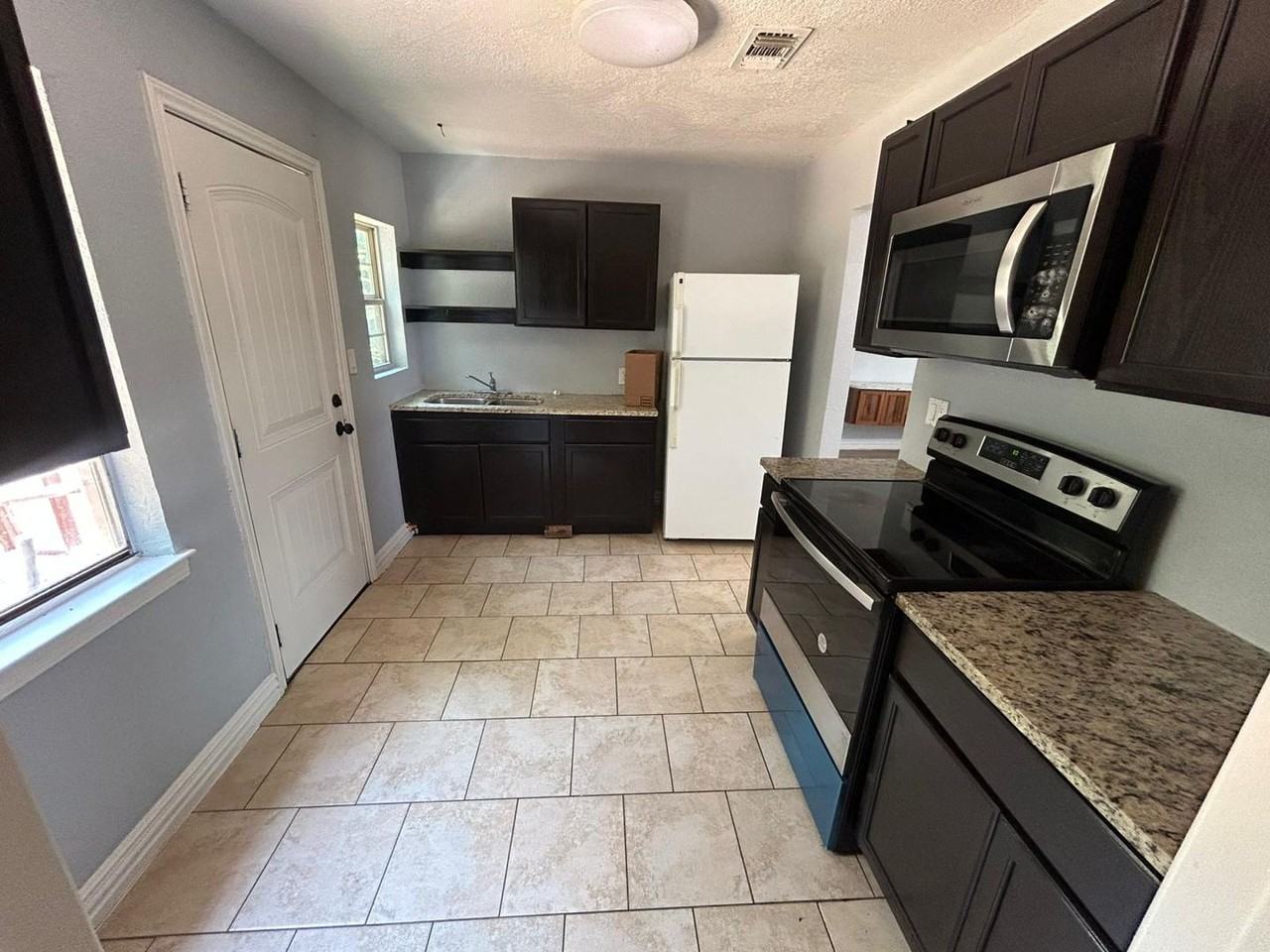 416 Compton Ave - Photo 3 of 11