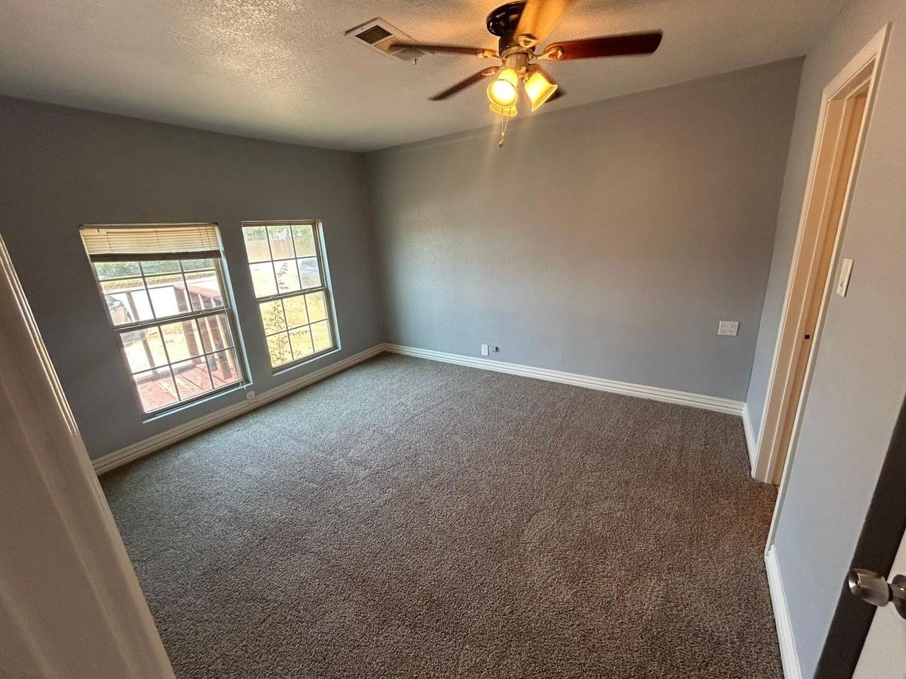 416 Compton Ave - Photo 4 of 11