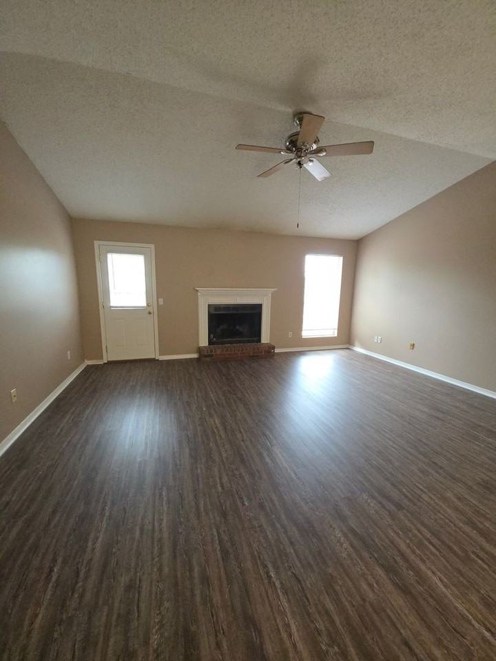 200 Heather Lane - Photo 2 of 26