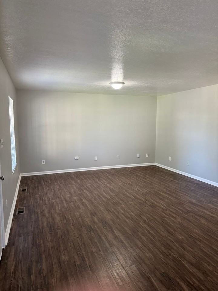 1224 Vermont Avenue - Photo 2 of 9