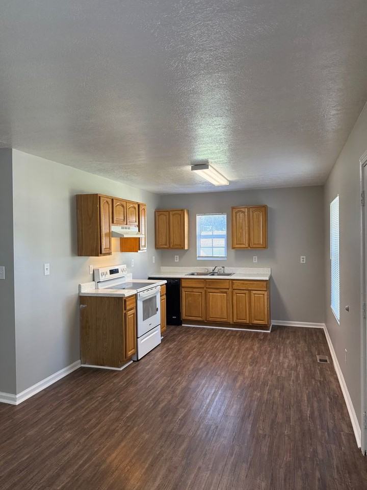 1224 Vermont Avenue - Photo 3 of 9