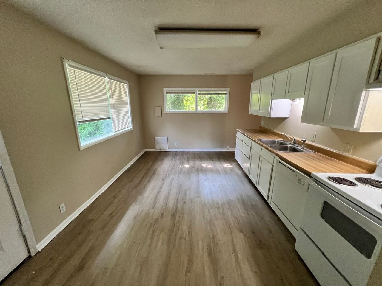 7601 Ruskin Way - Photo 4 of 17