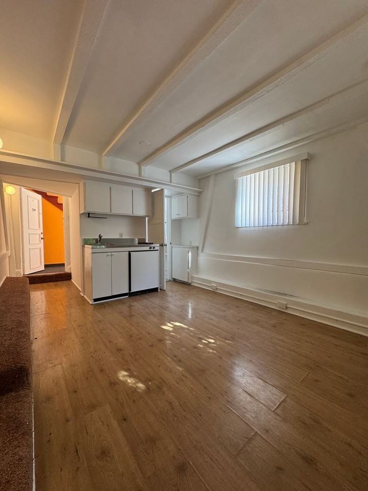 Hayworth Courtyard Apartments – West Hollywood Living - Photo 6 of 17