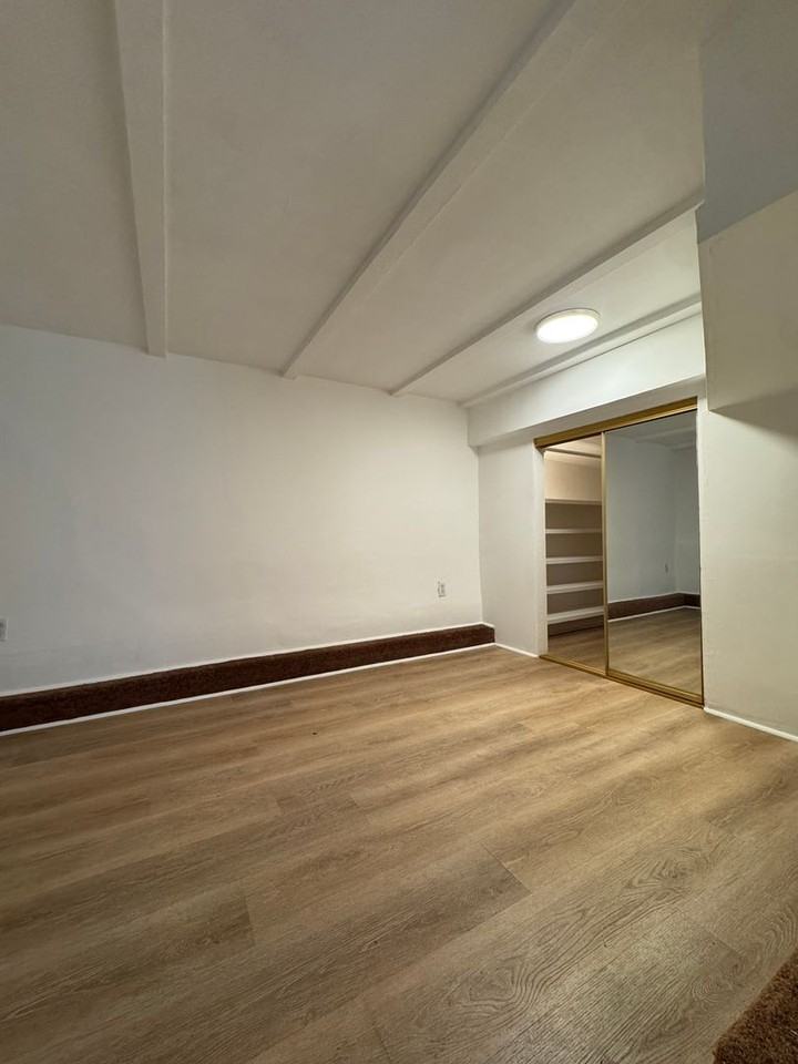 Hayworth Courtyard Apartments – West Hollywood Living - Photo 7 of 17